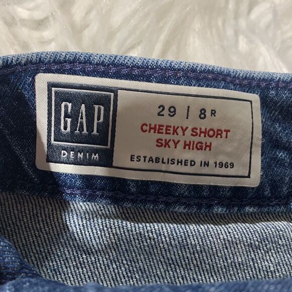 GAP Cheeky short sky high button fly pockets raw hem light distress women’s sz 8 - Picture 3 of 9